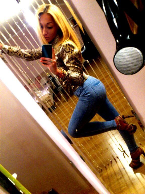 Blonde bimbo selfie