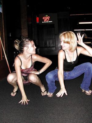 Showing mom how to get low and flashing panties