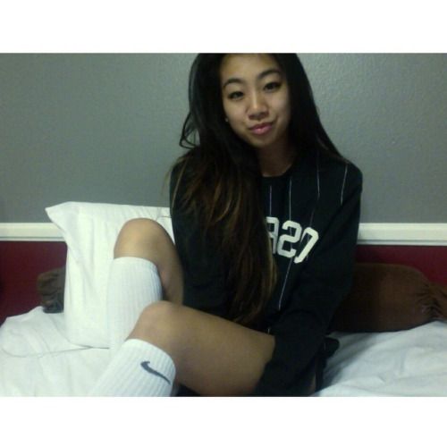 jai-lnvr:

My sweater came in the mail & is too comfy ☺️☁️...