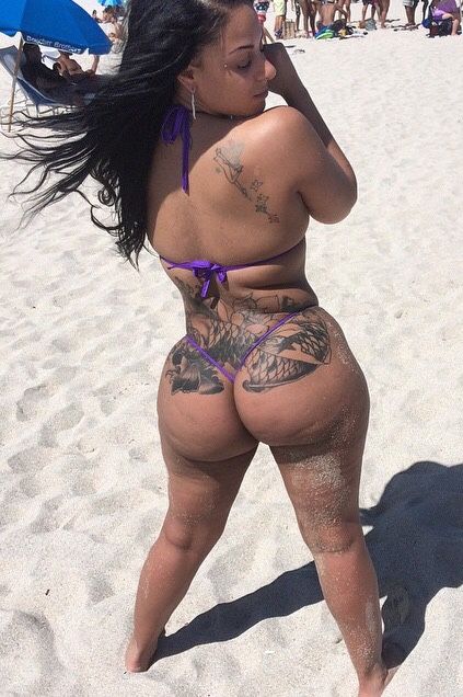 Can you imagine seeing this at the beach? My dick would explode.