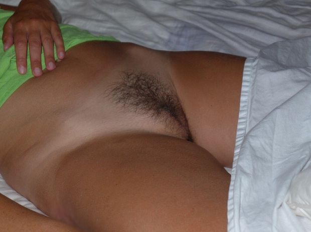 Nice trimmed Pusey on bed