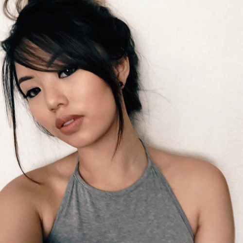 bryvna:

when you finally get short hair up in a bun > >...