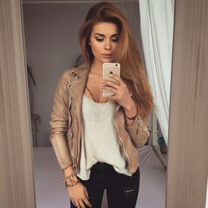 @pamela_rf (via selfshotmag): #ootd