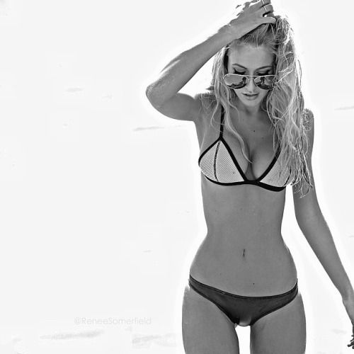 @reneesomerfield (via selfshotmag): Sun & Sea ☀️