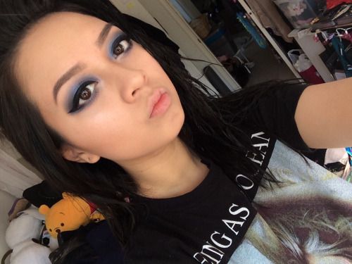 editurhometown:
"you can’t wear blue eyeshadow" = bullshit...