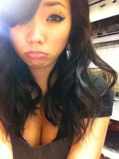 minimarshuu:

This waitress is hella bored Bigboobs, Toket Gede,...