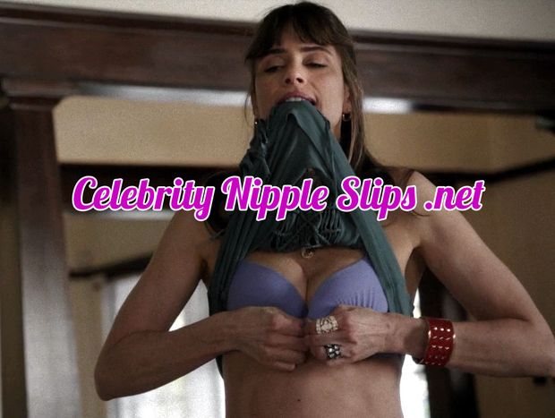 Amanda Peet Ready To Show Her Tits