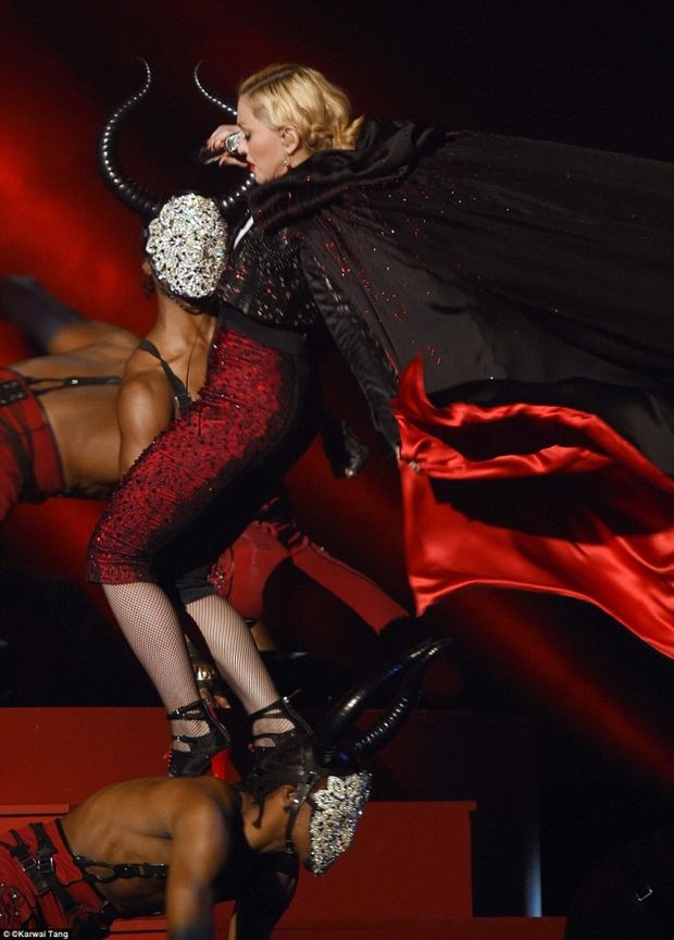 Madonna SEX IN PUBLIC