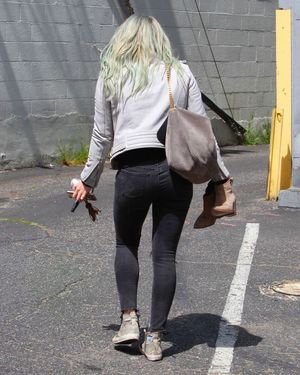 Hilary Duff Booty Flashing in Jeans at a Dance Studio in LA