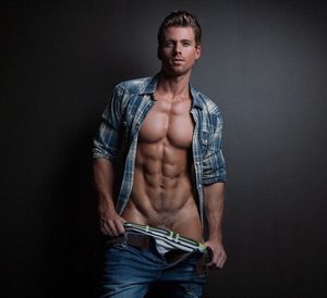 Reblog: Enjoy my archives: Sexy Gay Men and Random Gay Posts