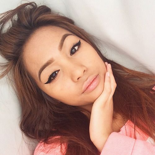 elysaxoxo:

Happy Thursday