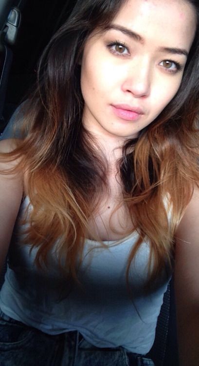 tiger-honey:

casually crops out my 5HEAD Bigboobs, Toket Gede,...