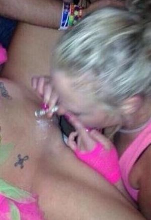 Snorting off girlfriends pussy