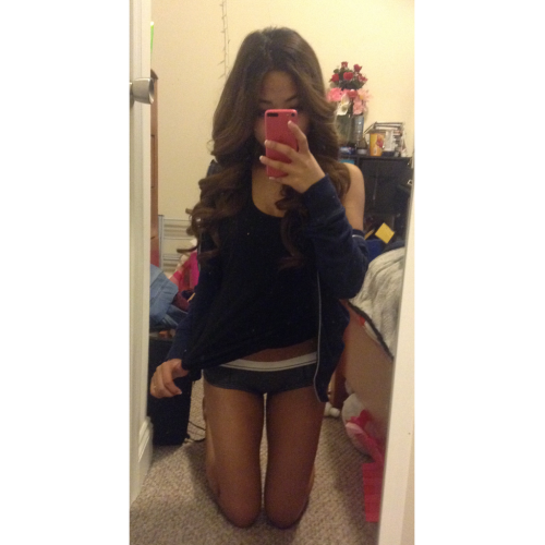 lillielux:

Meow
Follow me on IG: whoaitsreza Bigboobs, Toket...