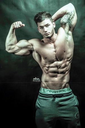 Reblog: muscle-addicted:Nicolas Gomez