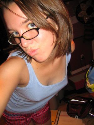 How much people like women with glasses?