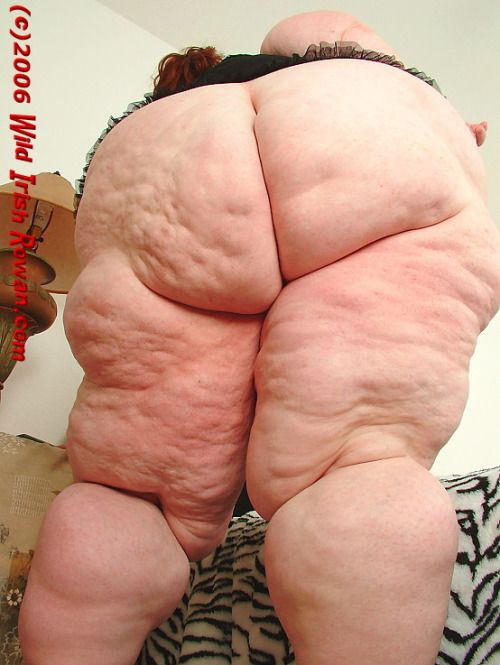 ssbbwrowan:

This is SSBBW ROWAN, a sexy redhead milf bbw with...