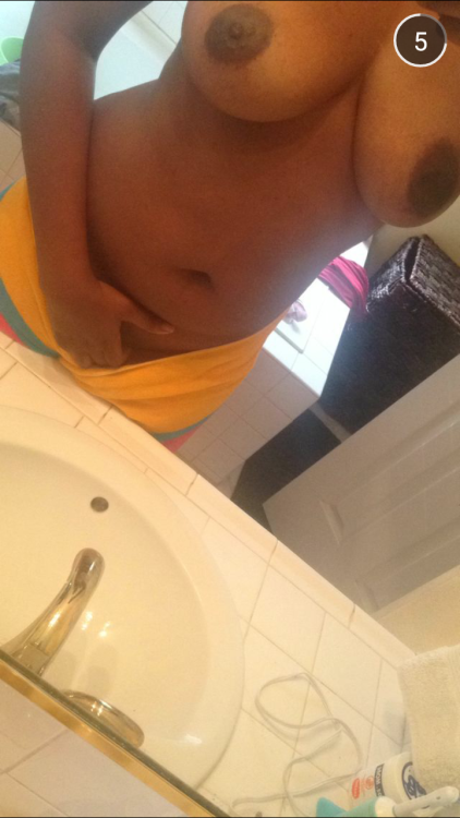 Follow us ➝ AmateurSnapchatSelfies