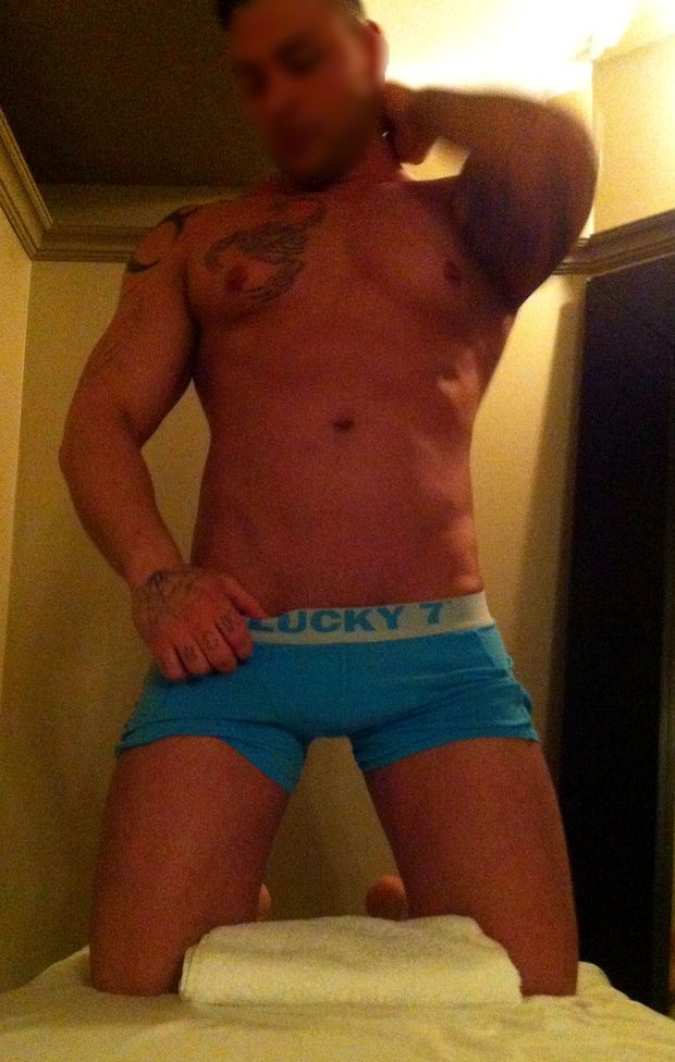 Hot sexy masseur in montréal (514)400-1011
