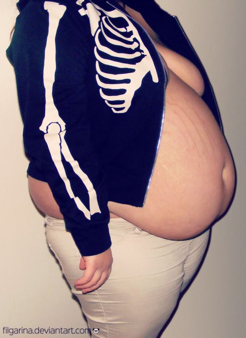filgarinabbw:
I’m so stuffed. About to pop.