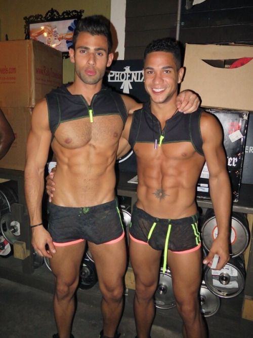 Reblog: officialprinceroman:

Bulging w/...