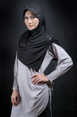 +Muslima+black+hijab.jpg