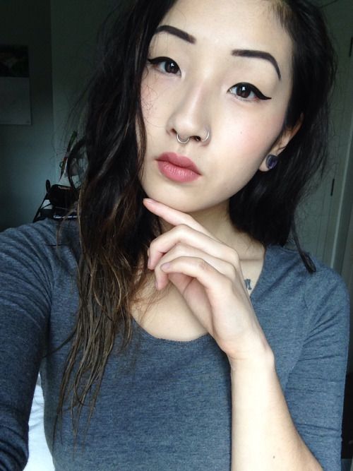 isolement:
I can’t take selfies w/o my hands near my face:...