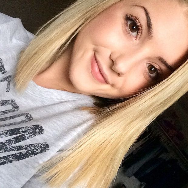 Blonde teen smile