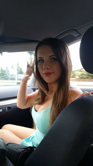 Picked up hot babe has agreed to have some fun with two strangers form a car
