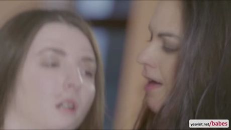 This horny slut surprised her boyfriend so she blindfolded him as she does naughty things.