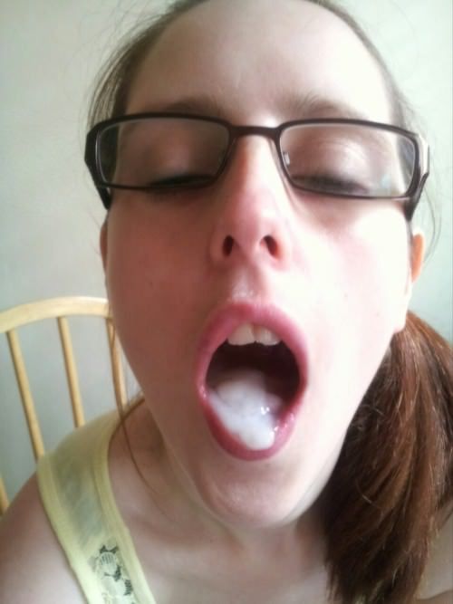 Horny Cumshot Girl