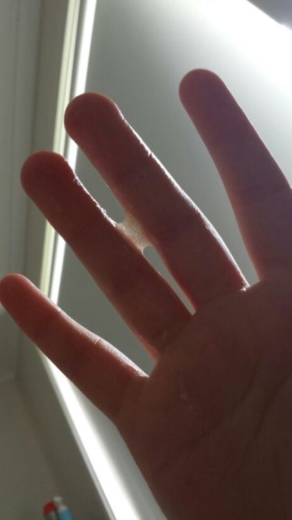 rosetancready:“ My neice just told me my fingers smell icky. Im now gna make sure she gets used to the smell of my pussy :).”