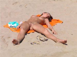 Hot and Sexy HD Full Nude Beach Galleries