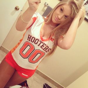 Hooters Girl