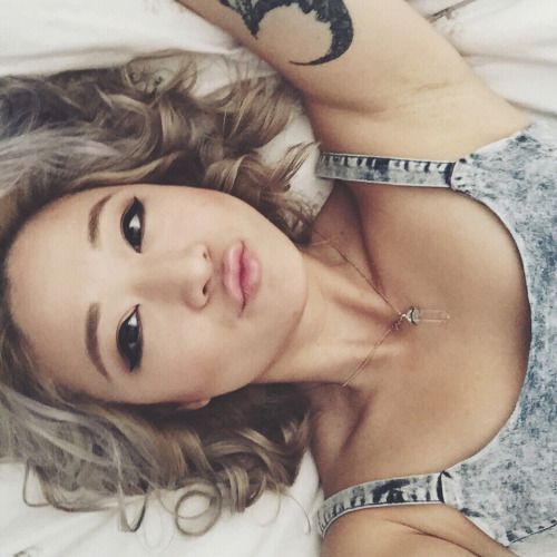 jececilia:

Curl’d my hair!

Instagram: @jessayeee Bigboobs,...