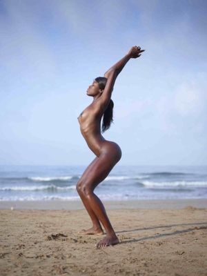 This skinny ebony girl with very long legs and nice small titties likes to naked practiced yoga on a secluded sandy beach. It has a very attractive body and tight little ass that everyone wished but she likes to fuck her boyfriend who only has a perfect c