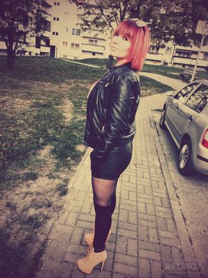 Redhead bimbo outdoor in her fav action - seducing