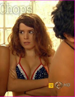 Henar Jimenez en bikini casi "Con el culo al aire! CONTINUE