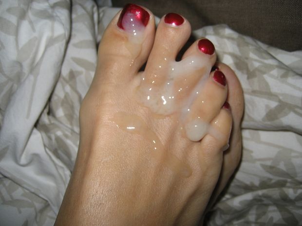 tinkerbell-explores:My husband Scott woke me up this morning licking my pussy, I had a wonderful cum!!! Then he shot his hot cum on my toes - a very good Sunday Morning - tink xoxo