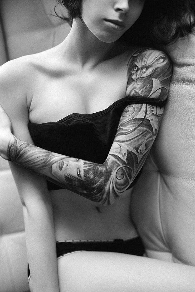 Sexy Tattooed Bitches 046