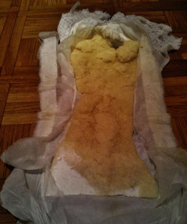 Pee games is very violent to all diapers and a fresh new and white diaper will turn into the most disgusting thing.