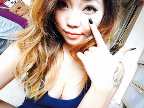 minimarshuu:
Chrome effect makes me skin white Bigboobs, Toket...