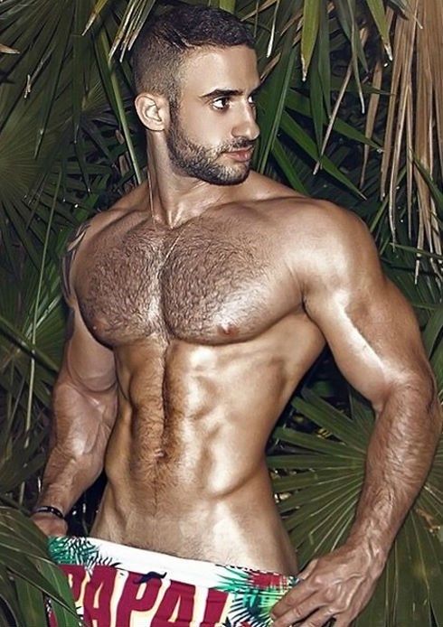 Reblog: pecstacular:
Israeli hottie Eliad Cohen in Papa...