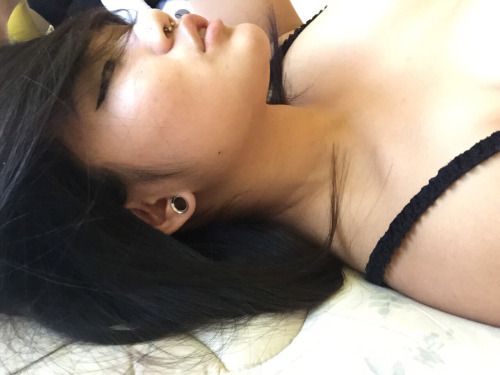 trucphoung:
*looks dramatic while tryna take off bed sheets...
