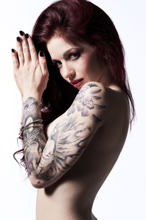 Sexy Tattooed Bitches 017