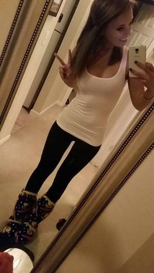 Hot HD Full Yoga Pants Pics