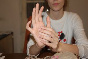 usually I don't like younger girls, but her hands are pretty hot