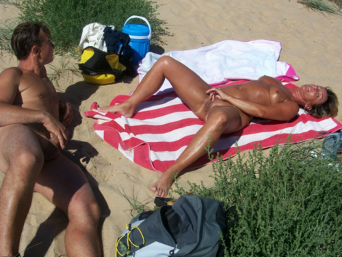 Hot and Sexy HD Full Nude Beach XXX Gallery