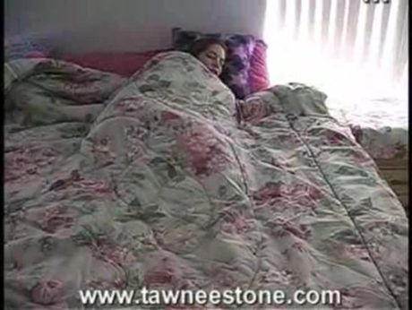 Tawnee Stone Se despierta y se ducha