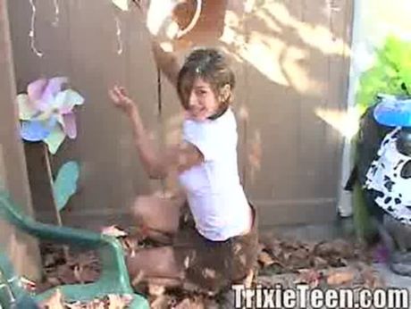 Trixie Teen - Masturbating